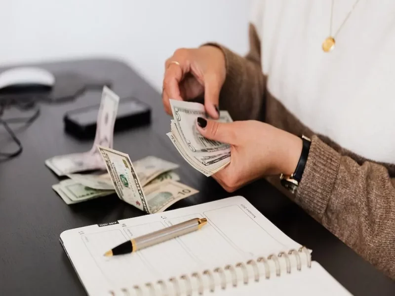 How to Better Manage Your Money in 2023