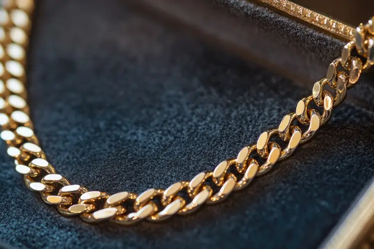 How to Wear a Cuban Link Chain: A Step by Step Style Guide