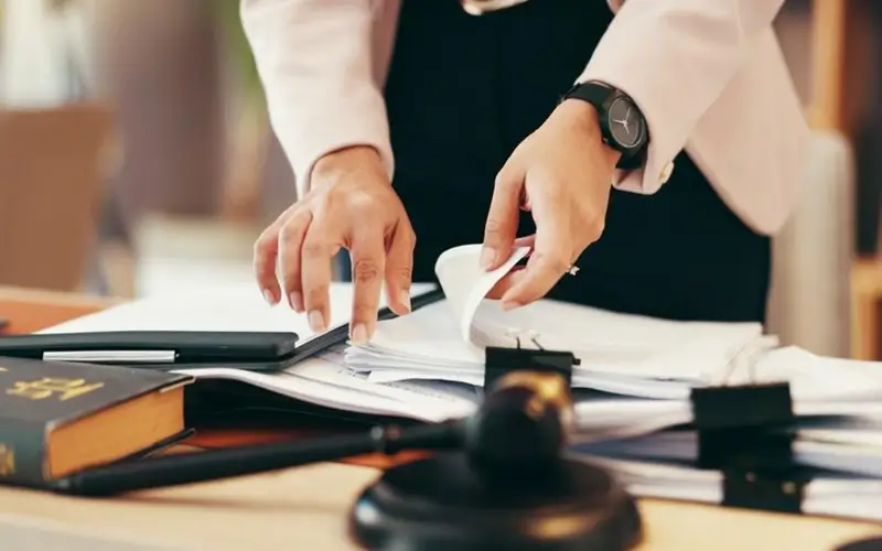 How a Truck Accident Lawyer Investigates a Truck Crash